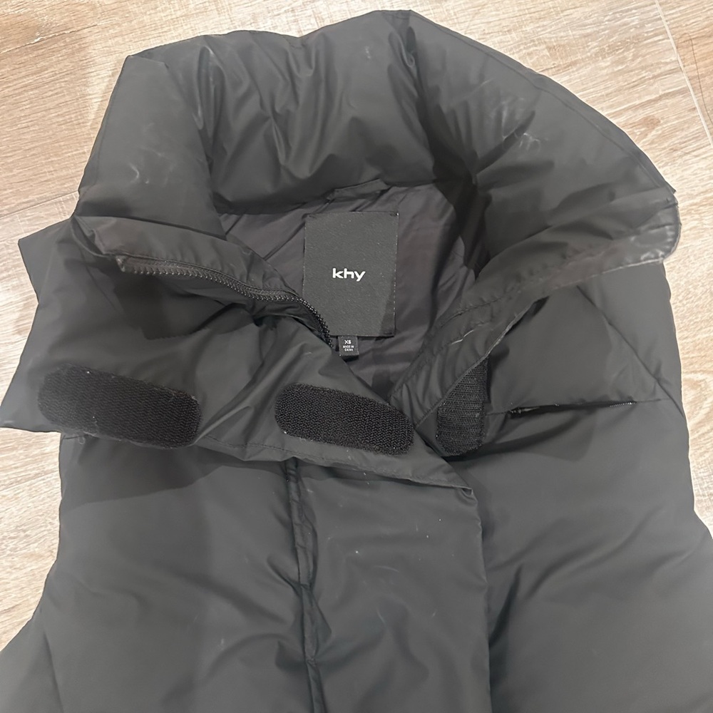Ivy Black Puffer Vest for Women - Picture 2 of 8